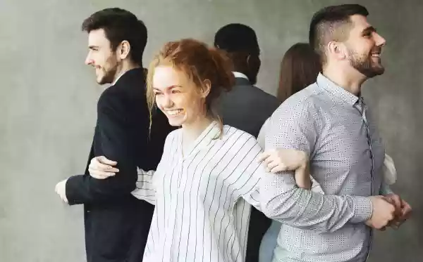 Une photo de plusieurs personnes en train de stimuler la circulation sanguine